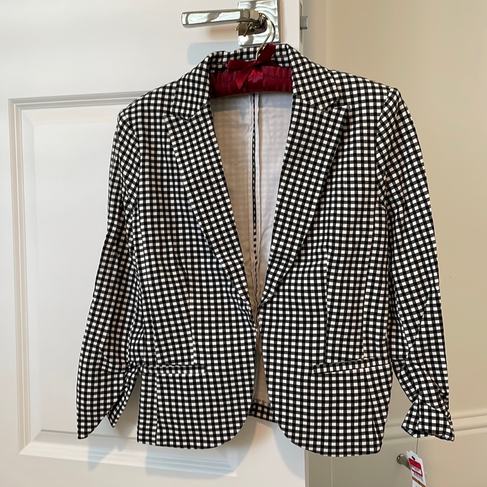Amanda + Chelsea blazer